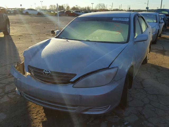 4T1BE32K04U928847 - 2004 TOYOTA CAMRY LE SILVER photo 2