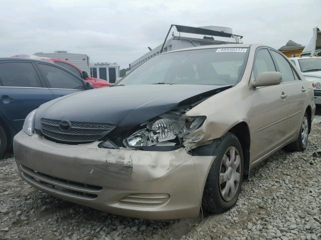 4T1BE32K82U015847 - 2002 TOYOTA CAMRY LE 金色 照片 2