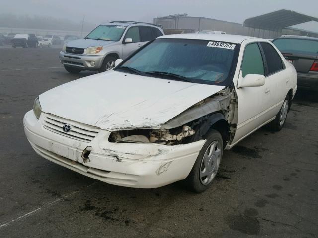 JT2BF22KXV0028728 - 1997 TOYOTA CAMRY LE WHITE photo 2