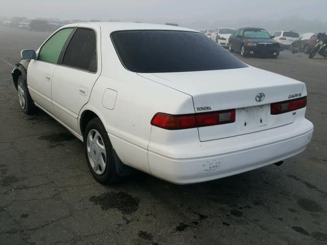 JT2BF22KXV0028728 - 1997 TOYOTA CAMRY LE WHITE photo 3