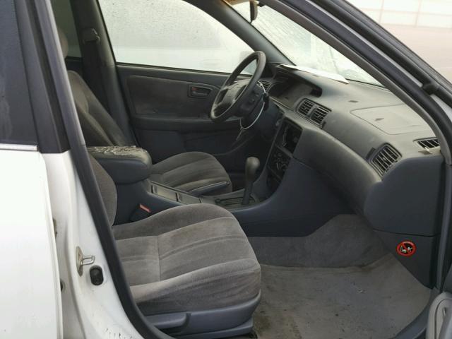 JT2BF22KXV0028728 - 1997 TOYOTA CAMRY LE თეთრი ფოტო 5