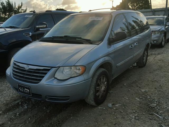 2C4GP54L35R209483 - 2005 CHRYSLER TOWN & COU BLUE photo 2