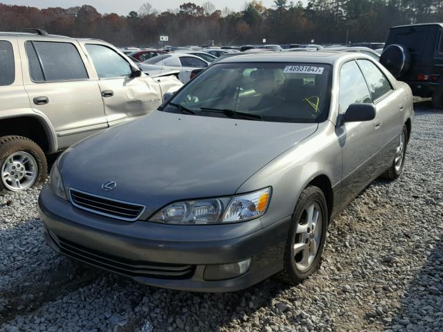 JT8BF28G2Y5082430 - 2000 LEXUS ES 300 GRAY photo 2