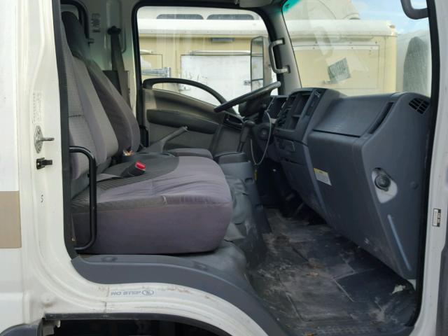 54DC4J1B3CS802649 - 2012 ISUZU NPR HD WHITE photo 5