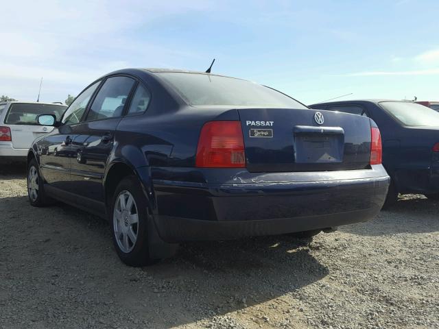 WVWMA23B9YP365089 - 2000 VOLKSWAGEN PASSAT GLS BLUE photo 3