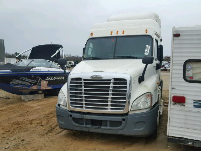 1FUJGLDR9ALAN5665 - 2010 FREIGHTLINER CASCADIA 1 WHITE photo 2