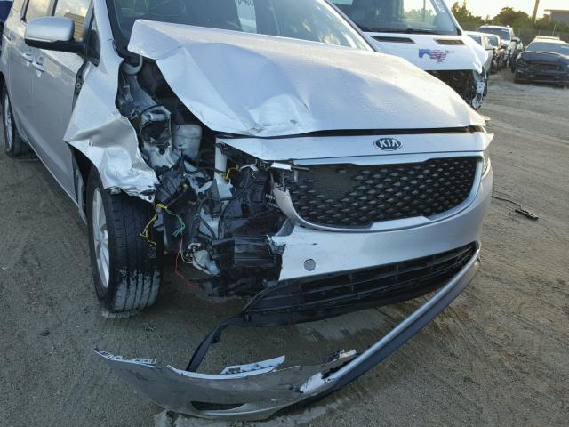 KNDMA5C10F6014664 - 2015 KIA SEDONA L SILVER photo 9