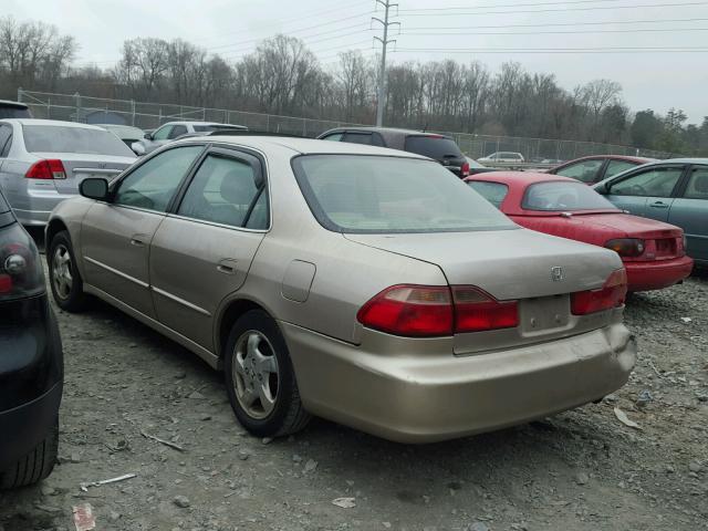 1HGCG5563YA035724 - 2000 HONDA ACCORD EX GOLD photo 3