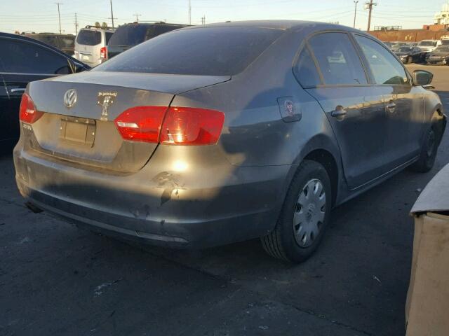 3VW2K7AJ9DM392835 - 2013 VOLKSWAGEN JETTA BASE 灰色 照片 4