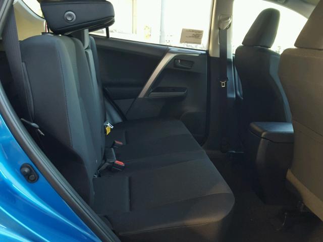 JTMZFREV1HJ716586 - 2017 TOYOTA RAV4 LE Mavi foto 6