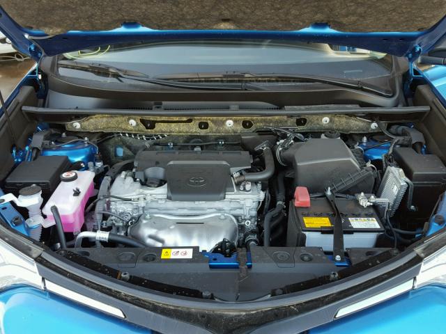 JTMZFREV1HJ716586 - 2017 TOYOTA RAV4 LE BLUE photo 7