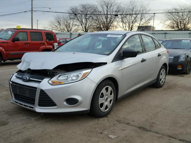 1FAHP3E23CL346854 - 2012 FORD FOCUS S SILVER photo 2