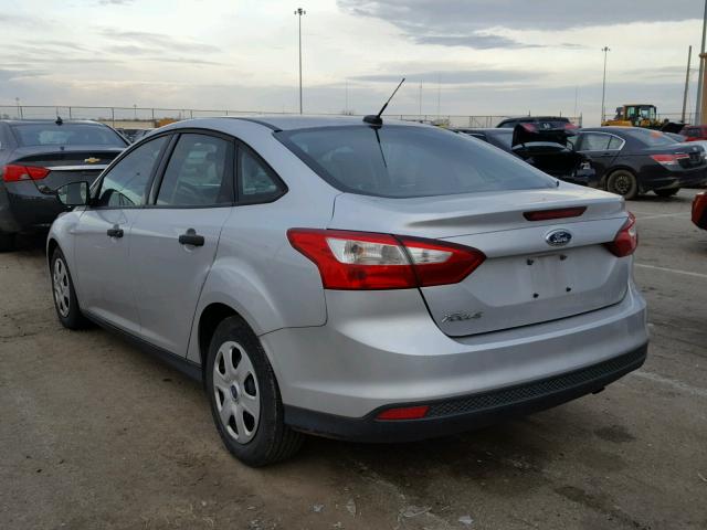 1FAHP3E23CL346854 - 2012 FORD FOCUS S SILVER photo 3