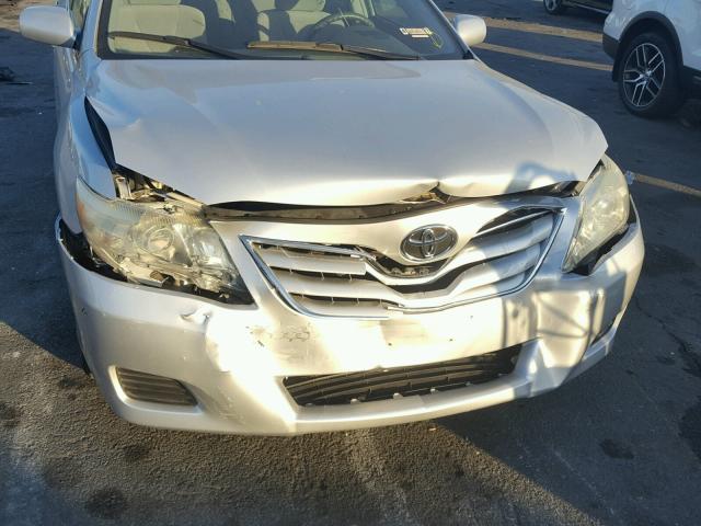 4T1BF3EK6AU539960 - 2010 TOYOTA CAMRY BASE SILVER photo 9