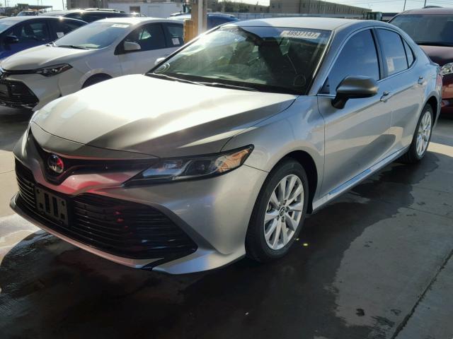 JTNB11HK1J3016754 - 2018 TOYOTA CAMRY L ვერცხლისფერი ფოტო 2