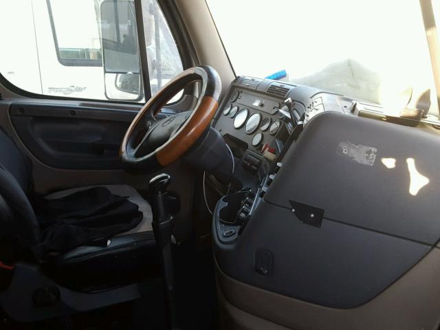 1FUJGLDR9DSBC7812 - 2013 FREIGHTLINER CASCADIA 1 WHITE photo 5