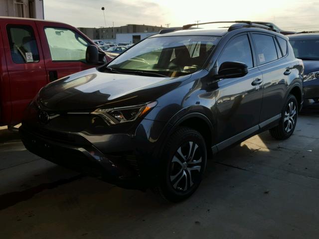 JTMZFREV3HJ714872 - 2017 TOYOTA RAV4 LE GRAY photo 2