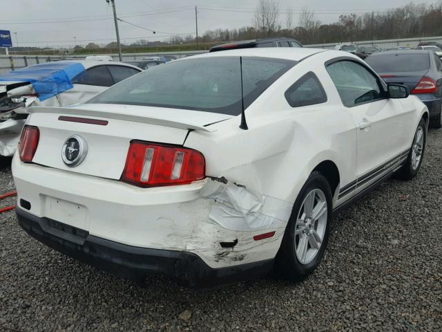 1ZVBP8AM0C5283914 - 2012 FORD MUSTANG WHITE photo 4