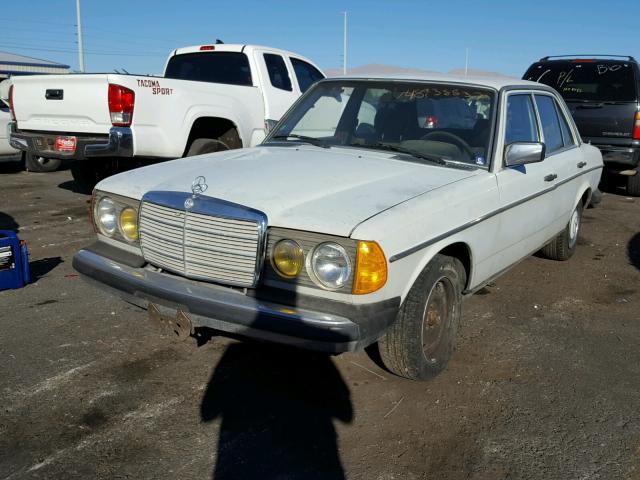 WDBAB30A9BB228190 - 1981 MERCEDES-BENZ 300 D CREAM photo 2