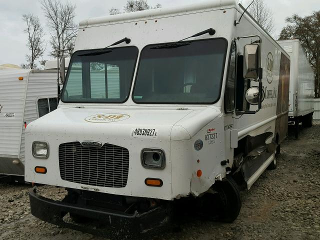 4UZAAPDU7DCFB6538 - 2013 FREIGHTLINER CHASSIS M WHITE photo 2