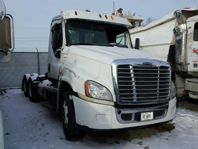 3AKJGEBG5ESFS8873 - 2014 FREIGHTLINER CASCADIA 1 WHITE photo 1