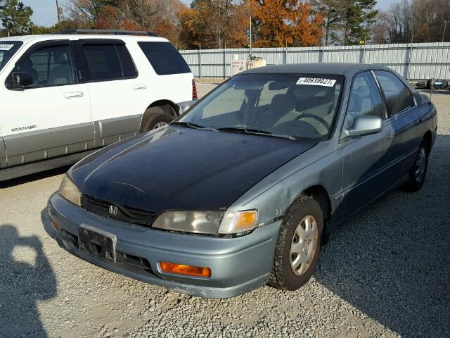 1HGCD5633SA009211 - 1995 HONDA ACCORD LX GREEN photo 2