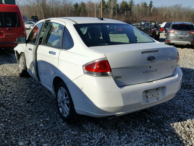 1FAHP35NX8W269349 - 2008 FORD FOCUS SE WHITE photo 3