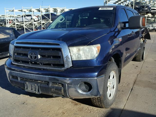 5TFDW5F14AX124486 - 2010 TOYOTA TUNDRA CRE BLUE photo 2