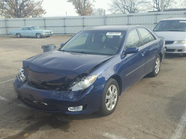 4T1BE30K95U386961 - 2005 TOYOTA CAMRY LE BLUE photo 2