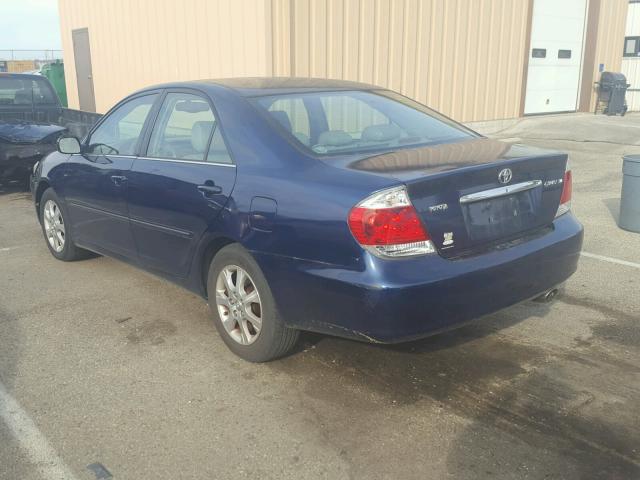 4T1BE30K95U386961 - 2005 TOYOTA CAMRY LE BLUE photo 3