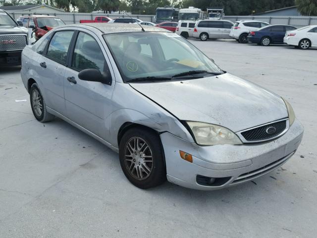 1FAFP34N25W305605 - 2005 FORD FOCUS ZX4 SILVER photo 1