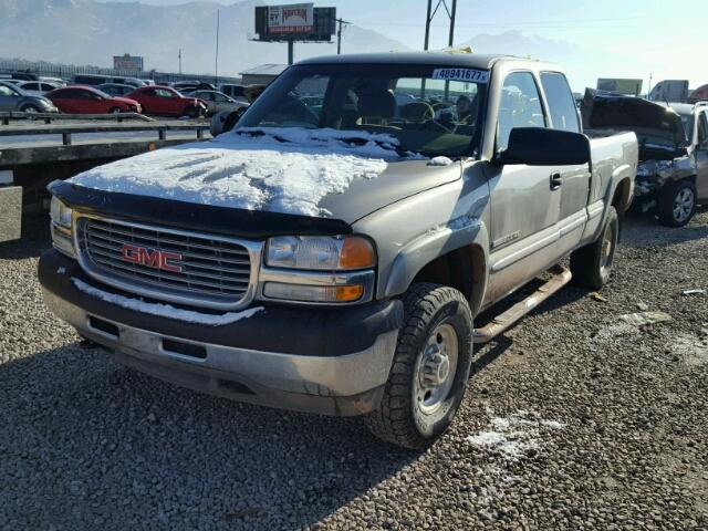 1GTHK29G42E224581 - 2002 GMC SIERRA K25 BEIGE photo 2