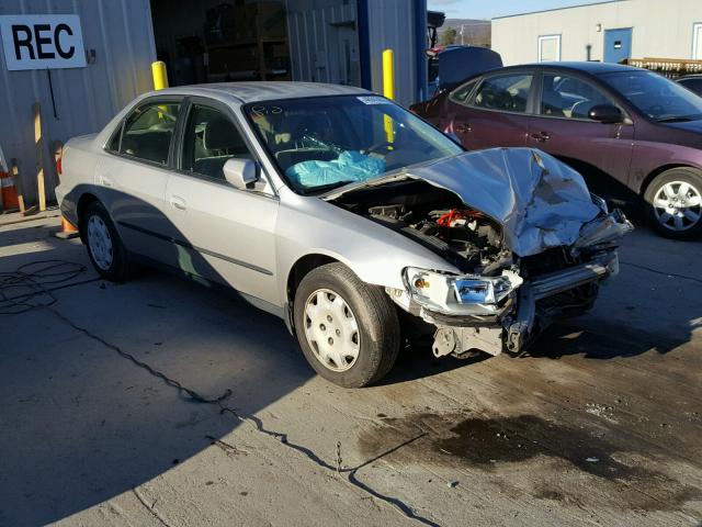 1HGCG6653XA096033 - 1999 HONDA ACCORD LX SILVER photo 1