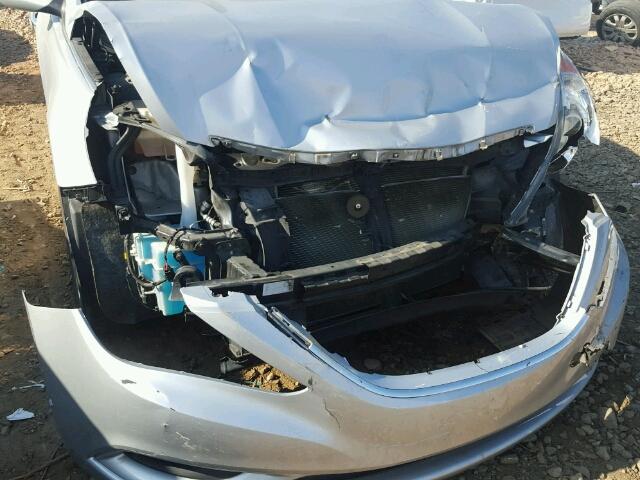 5NPEB4AC0BH210295 - 2011 HYUNDAI SONATA GLS SILVER photo 9