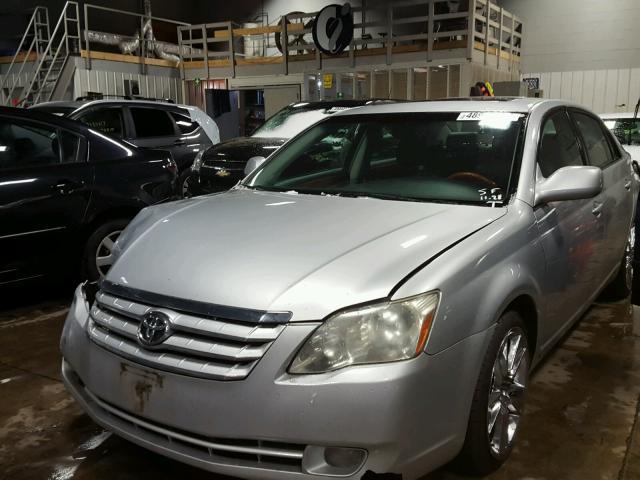 4T1BK36B45U060646 - 2005 TOYOTA AVALON XL GRAY photo 2