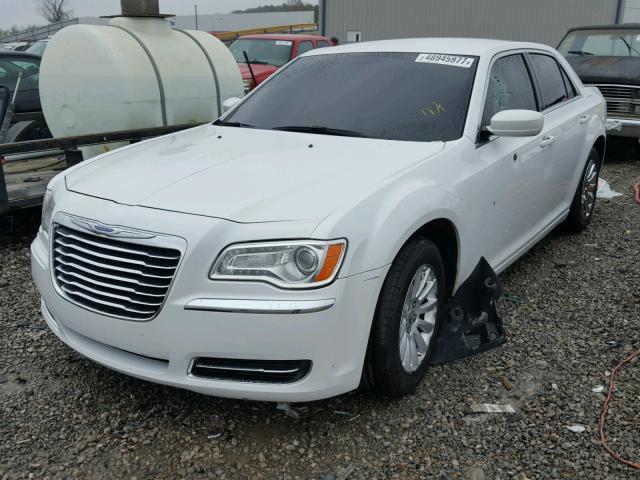 2C3CCAAG5DH527785 - 2013 CHRYSLER 300 WHITE photo 2