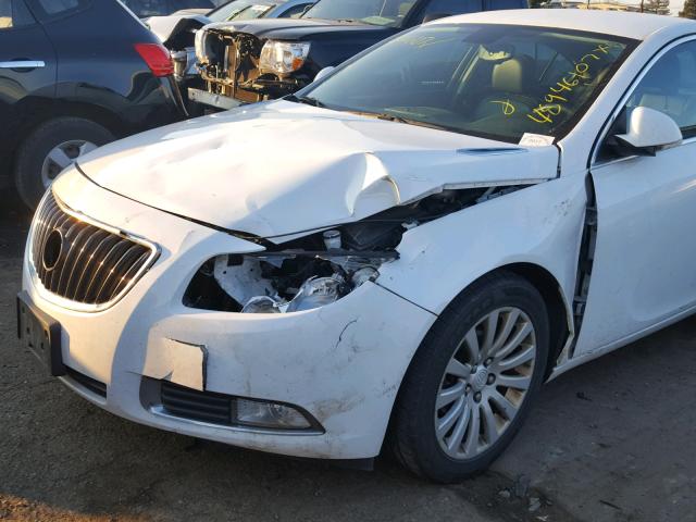 2G4GR5EK2C9111408 - 2012 BUICK REGAL WHITE photo 9