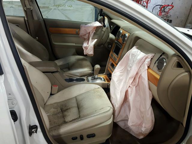 3LNHM26T28R657247 - 2008 LINCOLN MKZ WHITE photo 5