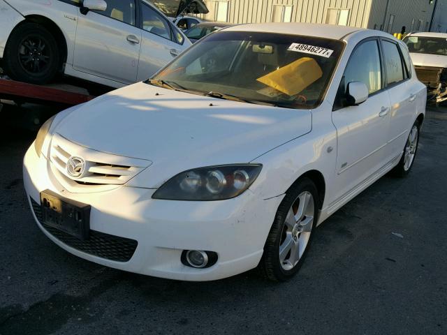 JM1BK143451259427 - 2005 MAZDA 3 HATCHBAC WHITE photo 2