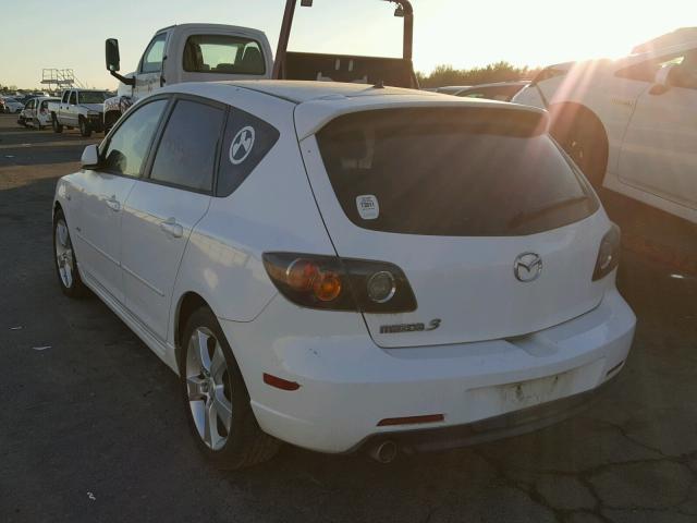 JM1BK143451259427 - 2005 MAZDA 3 HATCHBAC WHITE photo 3