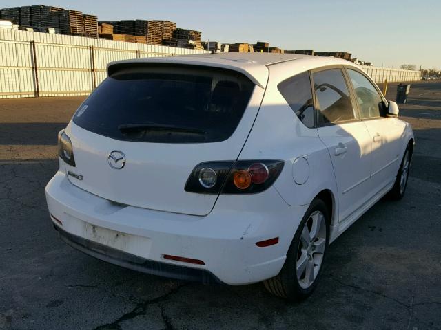 JM1BK143451259427 - 2005 MAZDA 3 HATCHBAC WHITE photo 4