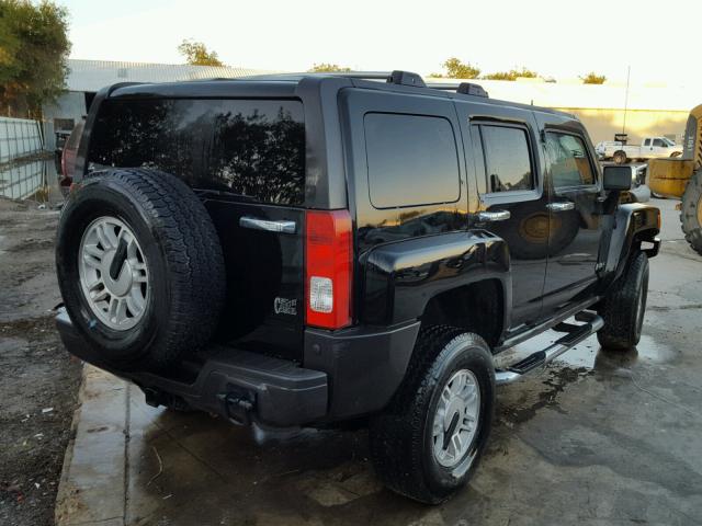 5GTDN136268109801 - 2006 HUMMER H3 BLACK photo 4