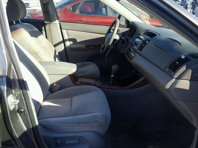 4T1BE32K53U687916 - 2003 TOYOTA CAMRY LE ნაცრისფერი ფოტო 5