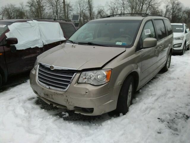 2A8HR54P98R148283 - 2008 CHRYSLER TOWN & COU GOLD photo 2