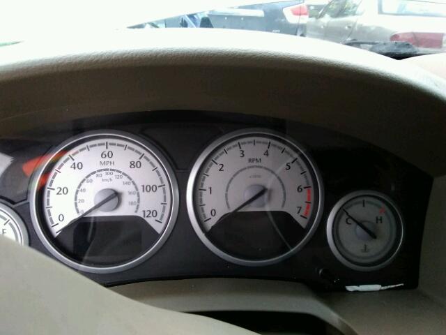 2A8HR54P98R148283 - 2008 CHRYSLER TOWN & COU GOLD photo 8