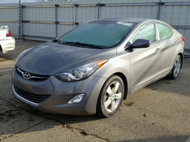 5NPDH4AE4DH381131 - 2013 HYUNDAI ELANTRA GL GRAY photo 2