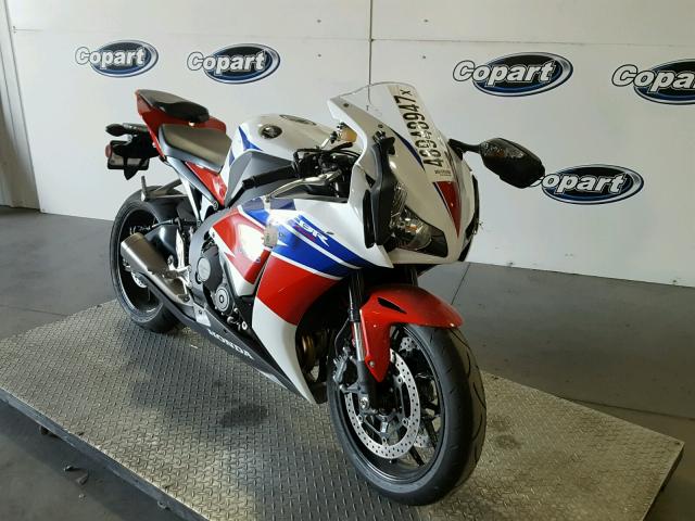 JH2SC59J8FK400031 - 2015 HONDA CBR1000 RR WHITE photo 1