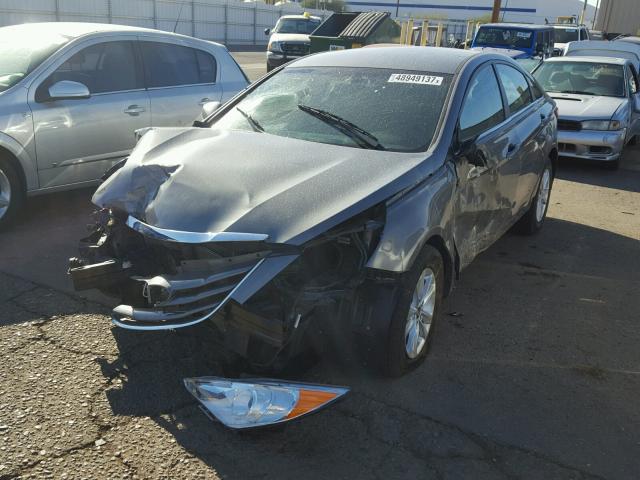 5NPEB4AC9DH715075 - 2013 HYUNDAI SONATA GLS GRAY photo 2