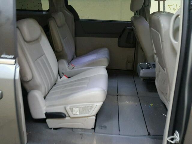 2A8HR54X69R661041 - 2009 CHRYSLER TOWN & COU GRAY photo 6