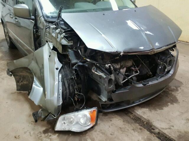 2A8HR54X69R661041 - 2009 CHRYSLER TOWN & COU GRAY photo 9